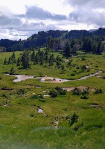 méandres ruisseau montagne