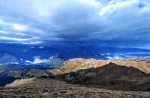 ciel d'orage en montagne automne